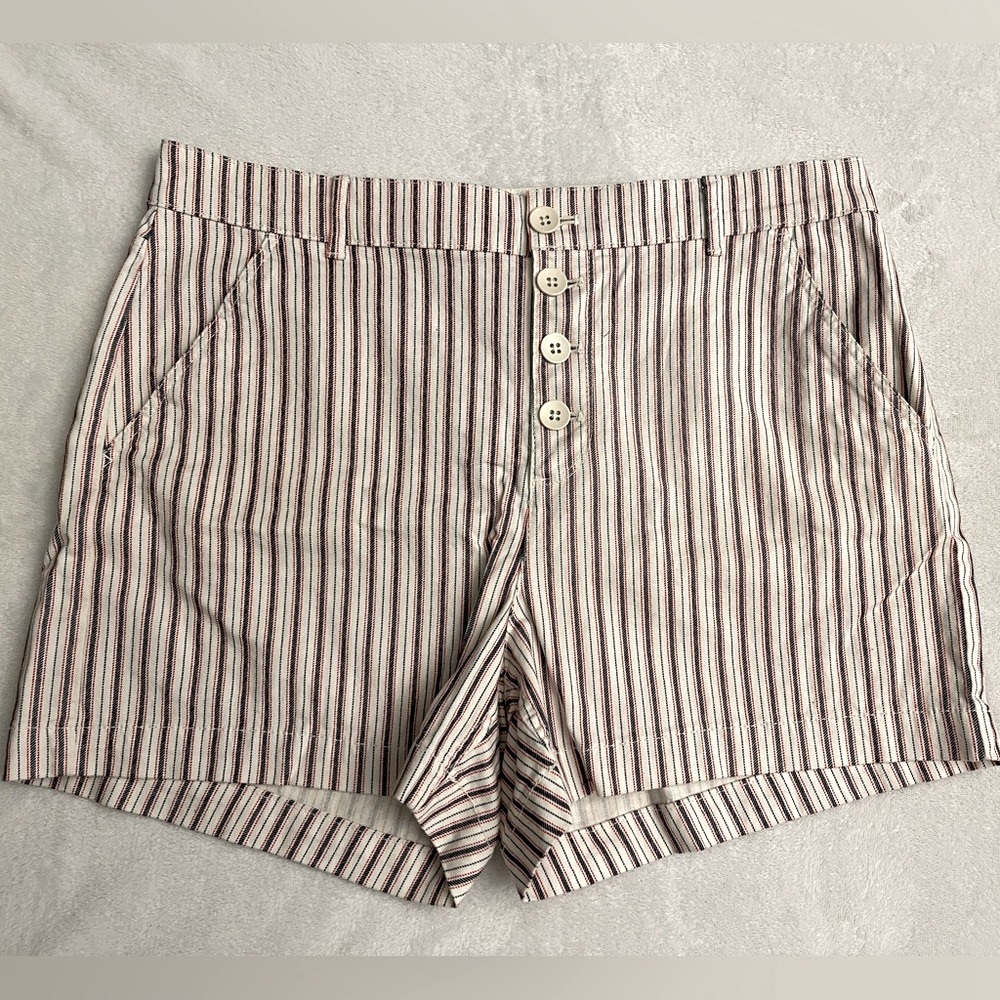 Old Navy White Button Up Shorts With Red And Blue Pinstripes, Size 12, 4” Inseam